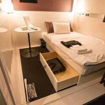 First Shinbashi Atagoyama Hotel cápsula *